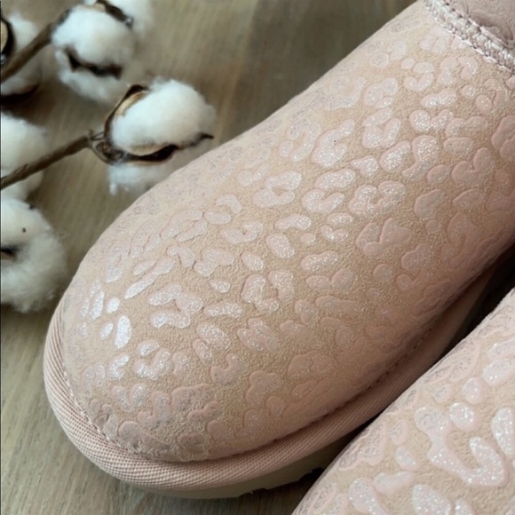 🌿UGG- CLASSIC SNOW LEOPARD BOOTS🌿 - Picture 5 of 13